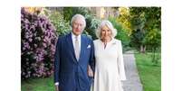 Rainha Camilla ficou furiosa e abandonou evento após ouvir Rei Charles III elogiar 'pernas muito sensuais' de atriz.  Foto: Reprodução/Instagram, @theroyalfamily / Purepeople