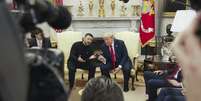 Foto ilustrativa: o presidente Donald Trump, à direita, se encontra com o presidente ucraniano Volodymyr Zelenskyy no Salão Oval da Casa Branca, sexta-feira, 28 de fevereiro de 2025, em Washington. (Foto AP/ Mystyslav Chernov)  Foto: AP - Mystyslav Chernov / RFI