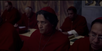 O ator mexicano Carlos Diehz viveu o cardeal Vincent Benitez no longa  Foto: Divulgação/Focus Features