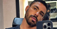 Cauã Reymond interpreta César em 'Vale Tudo'  Foto: Reprodução/Instagram