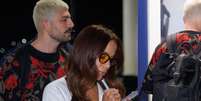 A fila andou! Após admitir 'nenhuma saudade do ex', Anitta surge com novo namorado em aeroporto; veja fotos.  Foto: Brazilnews / Purepeople