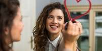 Descubra como cada signo do zodíaco lida com a autoestima e veja dicas para fortalecer a autoconfiança de acordo com a Astrologia!  Foto: Shutterstock. / João Bidu
