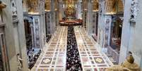 Mais de 150 mil pessoas já passaram pela Basílica de São Pedro, no Vaticano, onde acontece o velório do papa Francisco (25/04/2025)  Foto: Franco Origlia/Getty Images
