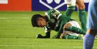 Estêvão, do Palmeiras, passou mal com altitude em La Paz e preocupa ao vomitar em campo  Foto: Reprodução/Paramount+