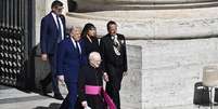 Donald Trump e Melania Trump, presidente e primeira dama dos EUA, comparecem ao funeral do papa Francisco  Foto: Getty Images