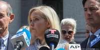 Virginia Giuffre foi uma das primeiras vítimas de Jeffrey Epstein a denunciar o esquema e a mostrar sua identidade   Foto: DW / Deutsche Welle