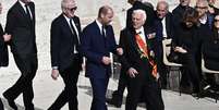 O Príncipe William, Príncipe de Gales, chega ao funeral do Papa Francisco na Praça de São Pedro, em 26 de abril de 2025, no Vaticano.  Foto: Antonio Masiello/Getty Images