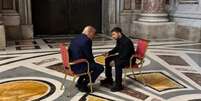 Zelensky e Trump se encontraram antes do culto numa reunião improvisada dentro da Basílica de São Pedro  Foto: Andriy Yermak/Telegram
