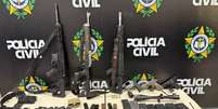 Durante a ação, armas foram apreendidas, incluindo três fuzis.  Foto: Divulgação/PCERJ