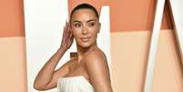 Kim Kardashian na festa do Oscar da Vanity Fair no domingo, 2 de março de 2025, no Wallis Annenberg Center for the Performing Arts em Beverly Hills, Califórnia.  Foto: © Evan Agostini/Invision/AP / RFI