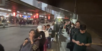 Passageiros formam longas filas à espera de ônibus na Zona Norte de São Paulo  Foto: Reprodução/TV Globo