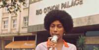 Gloria Maria na matéria sobre o racismo que sofreu em hotel de luxo no Rio  Foto: Reprodução