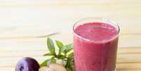 Vitamina de ameixa com aveia Foto: olepeshkina | Shutterstock / Portal EdiCase