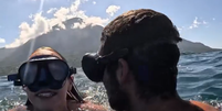Momento em que casal flagrou o tubarão-baleia Foto: Reprodução