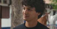 Tiago (Pedro Waddington) vai enfrentar questionamentos a respeito de sua orientação sexual  Foto: Reprodução