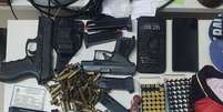 Armas e munições foram apreendidas na casa do PM  Foto: Divulgação/Ascom PCBA