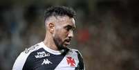 Foto: Matheus Lima/Vasco - Legenda: Payet faz a famigerada volta olímpica após vitória do Vasco sobre o Sport / Jogada10