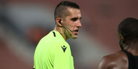Atitude do árbitro gerou a revolta de jogadores do Sloboda  Foto: Reprodução