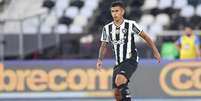Foto: Vitor Silva/Botafogo - Legenda: David Ricardo deve assumir vaga de Barboza, suspenso da partida / Jogada10