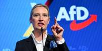 Alice Weidel, líder do partido Alternativa por Alemania, considerou a decisão 'um sério golpe contra a democracia alemã'  Foto: Reuters / BBC News Brasil