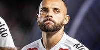 Foto: Raul Baretta/ Santos FC - Legenda: Guilherme, atacante do Santos / Jogada10