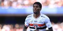 Lucas Ferreira (São Paulo) comemorando seu gol contra o Santos, no dia 20.04.2025 Foto: Sipa US / Alamy Stock Photo