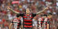 Pedro (Flamengo) comemorando seu gol contra o Corinthians, no dia 27.04.2025 Foto: André Paes / Alamy Stock Photo