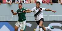 Foto: Matheus Lima/Vasco - Legenda: João Victor acredita que Vasco fez boa partida contra o Palmeiras apesar de revés / Jogada10