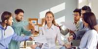A realização de várias tarefas ao mesmo tempo pode desencadear vários efeitos no corpo e na mente Foto: Studio Romantic | Shutterstock / Portal EdiCase