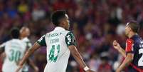  Foto: Cesar Greco/Palmeiras - Legenda: Estêvão comemora seu gol, o primeiro da vitória do Palmeiras em Assunção / Jogada10