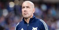  Foto: Gustavo Aleixo/Cruzeiro - Legenda: Leonardo Jardim observa time do Cruzeiro / Jogada10