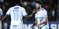 -  Foto: Gustavo Aleixo/Cruzeiro - Legenda: Lautaro Díaz fez o gol do Cruzeiro no empate com o Mushuc Runa / Jogada10