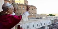 O Papa Leão XIV saúda o mundo pela primeira vez para conceder sua bênção Urbi et Orbi. O Cardeal Robert Francis Prevost foi eleito como o 267º Sucessor de Pedro pelos 133 cardeais eleitores, na quinta-feira, 8 de maio.  Foto: Vatican News