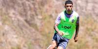 - Foto: Vitor Silva/Botafogo - Legenda: Santiago Rodríguez está recuperado de um trauma na perna esquerda / Jogada10
