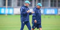 Foto: Lucas Uebel / Grêmio FBPA - Legenda: Mano precisa encontrar rápidas soluções para manter crescimento em meio à desgastante maratona de compromissos antes da paralisação para o Mundial de Clubes / Jogada10
