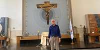 Frei Pelayo no altar da Paróquia Santa Rita, na zona norte de São Paulo  Foto: Sofia Pilagallo/Terra - 09.05.2025