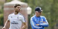 Xabi Alonso e Carlo Ancelotti chegaram a trabalhar juntos no Real e no Bayern   Foto:  Angel Martinez/Real Madrid / Getty Images