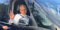 Leão XIV usou uma van em uma das primeiras saídas do Vaticano após ser eleito papa  Foto: Reprodução/TikTok