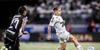Foto: Raul Baretta/Santos FC - Legenda: Santos ainda não venceu sob o comando de Cléber Xavier / Jogada10