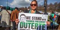 Uma apoiadora de Duterte durante um protesto contra o TPI Foto: DW / Deutsche Welle