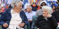 Mujica ao lado da esposa, Lucía Topolansky  Foto: Getty Images/Ernesto Ryan