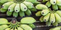 Banana-verde é uma das frutas que prende o intestino  Foto: Freepik