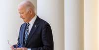 Livro ainda não publicado aponta que assessores de Biden tentaram esconder sua 'deterioração mental'  Foto: Getty Images / BBC News Brasil