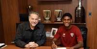  Foto: Rubens Chiri/São Paulo FC - Legenda: Lucas Ferreira estendeu seu vínculo por mais quatro temporadas / Jogada10