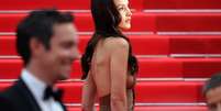 A supermodelo Bella Hadid é uma das adeptas do chamado naked dresses Foto: Getty Images / BBC News Brasil