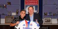 Almada e Tagliafico podem deixar o Lyon na próxima janela de transferências - Foto: Lyubomir Domozetski/OL - Legenda: Almada pode jogar o Mundial de Clubes pelo Botafogo / Jogada10