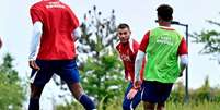  Foto: Divulga&ccedil;&atilde;o - Legenda: Jogadores do PSG durante treinamento da equipe / Jogada10