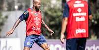 Foto: Raul Baretta/ Santos FC - Legenda: Atlético-MG notifica o Santos pelo não pagamento da compra de Patrick / Jogada10