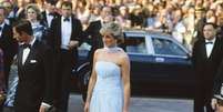 H&aacute; 38 anos em Cannes, princesa Diana homenageava &iacute;cone da moda real que morreu 5 anos antes e tragicamente da mesma maneira que ela.  Foto: Getty Images, Anwar Hussein / Purepeople