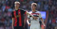 Huijsen (E) se destacou jogando pelo Bournemouth, da Inglaterra  Foto: Ryan Pierse/Getty Images / Jogada10